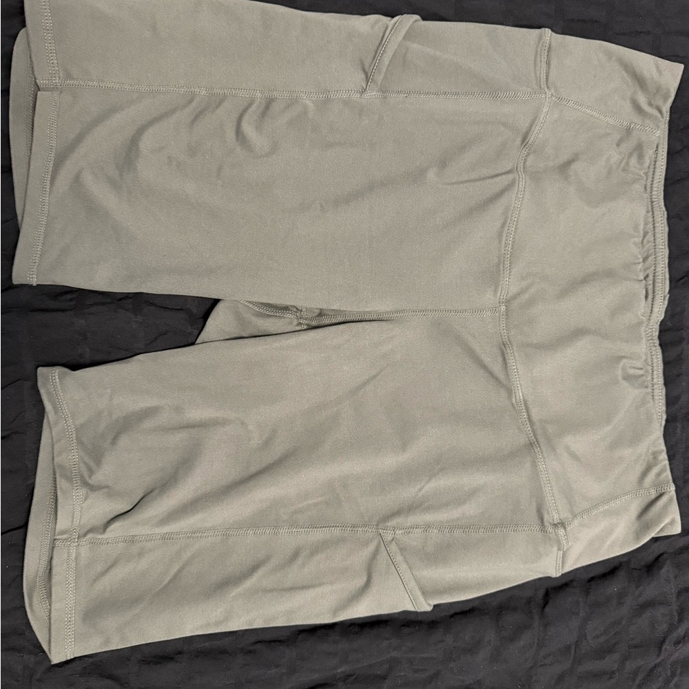 Torrid Active Wear (2 sports bras, 3 leggings, 2 bike shorts)